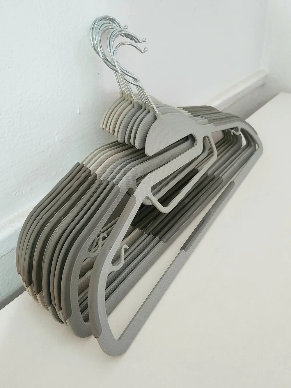 10 Slim Non-Slip Plastic Hangers in Light Gray